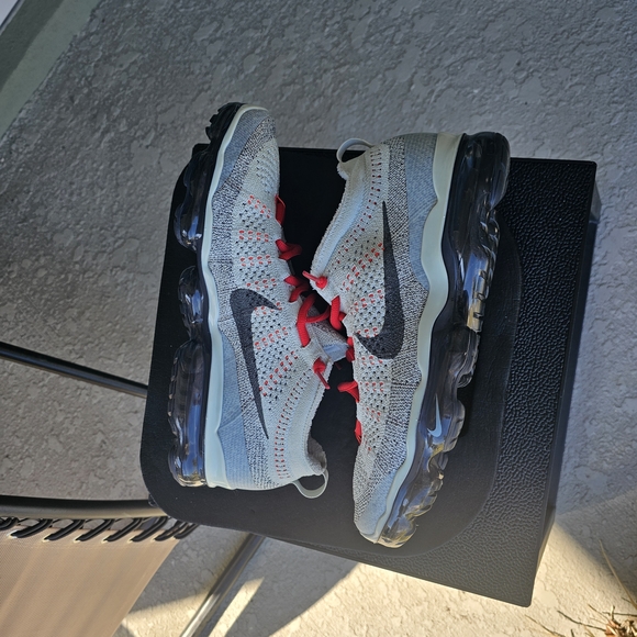 Size 11 - Nike Air VaporMax 2023 Flyknit Light Silver Smoke Grey